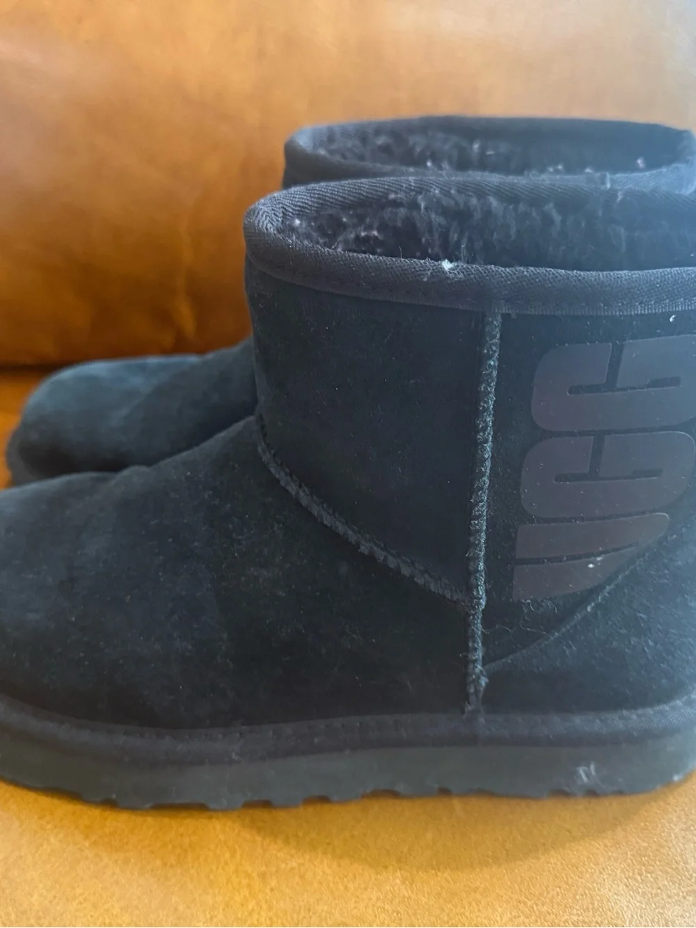 UGG classic mini logo boots
